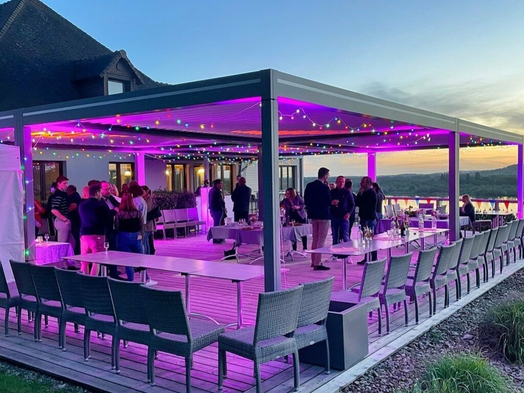 Terrasse animée Table du Golf