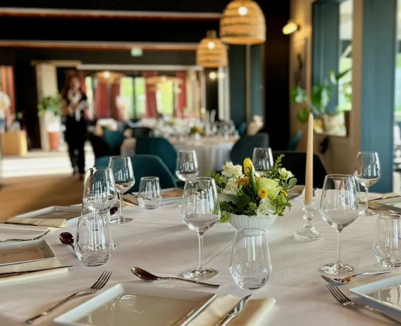 Salle-panoramique-restaurant-La-Table-et-son-bar